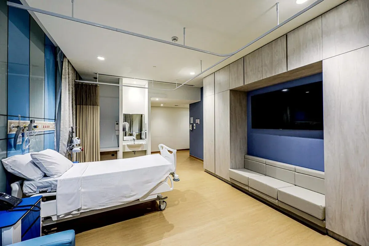 Patient room at Dubai London Hospital